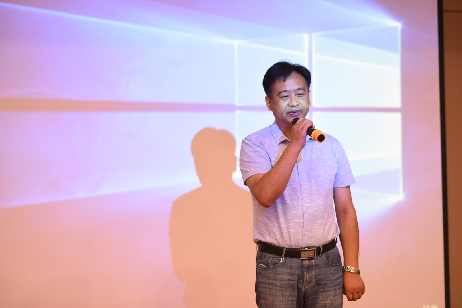 青岛工信局企业服务处王世果处长讲话